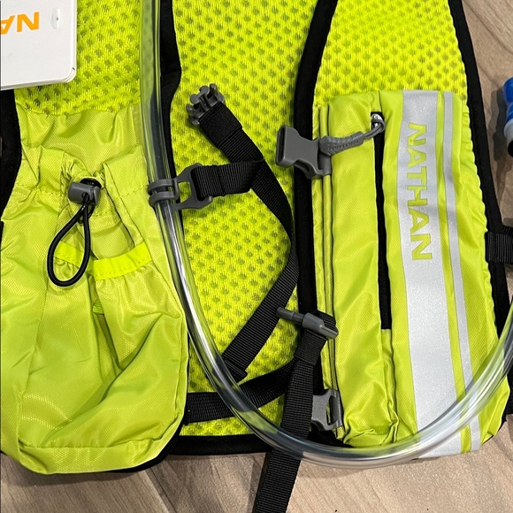 New Nathan QuickStart 2.0 4L hydration pack with 1.5 L bladder - Picture 4 of 6
